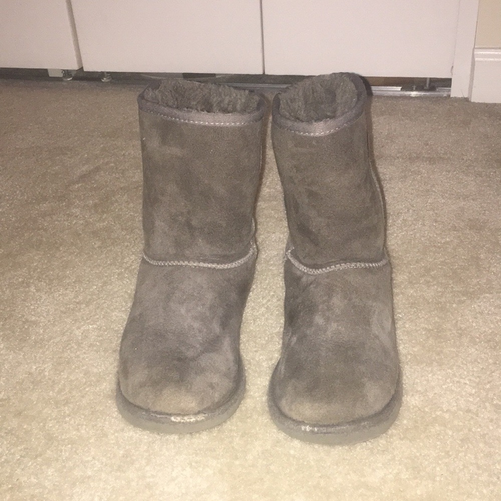 WORN gray uggs
